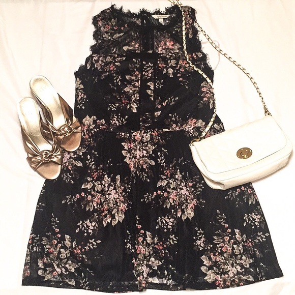 Speechless Dresses & Skirts - Speechless Floral Lace Dress!